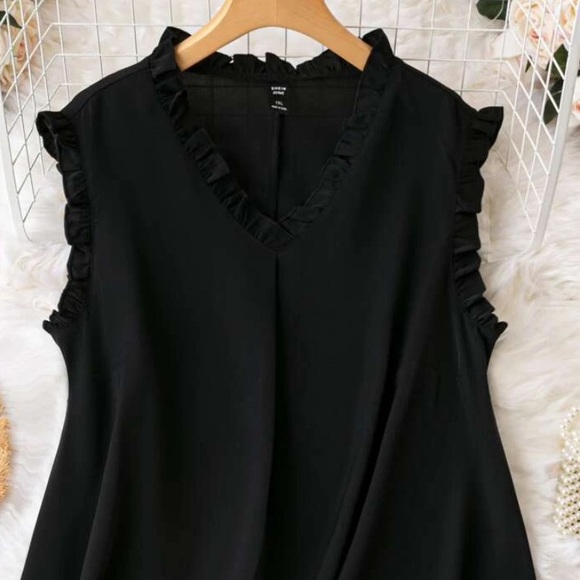 SHEIN Sleeveless Blouse - Picture 1 of 3